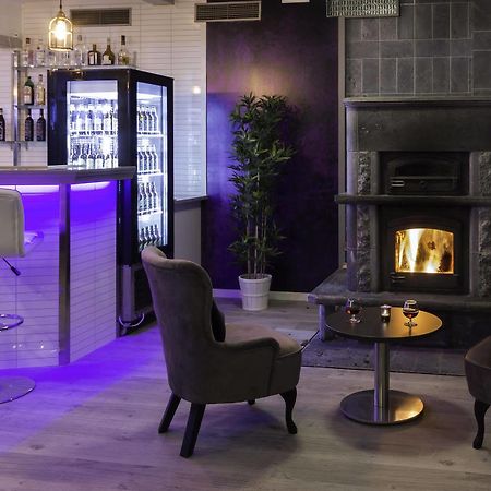 Hotell Restaurang Naemforsen Näsåker Екстериор снимка
