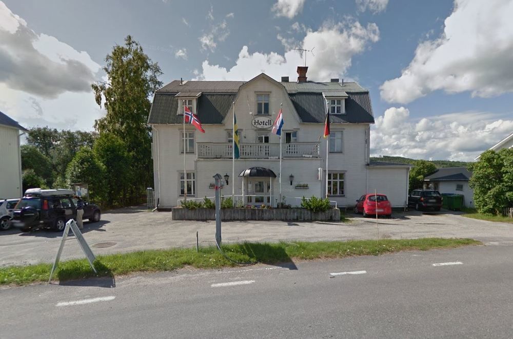Hotell Restaurang Naemforsen Näsåker Екстериор снимка