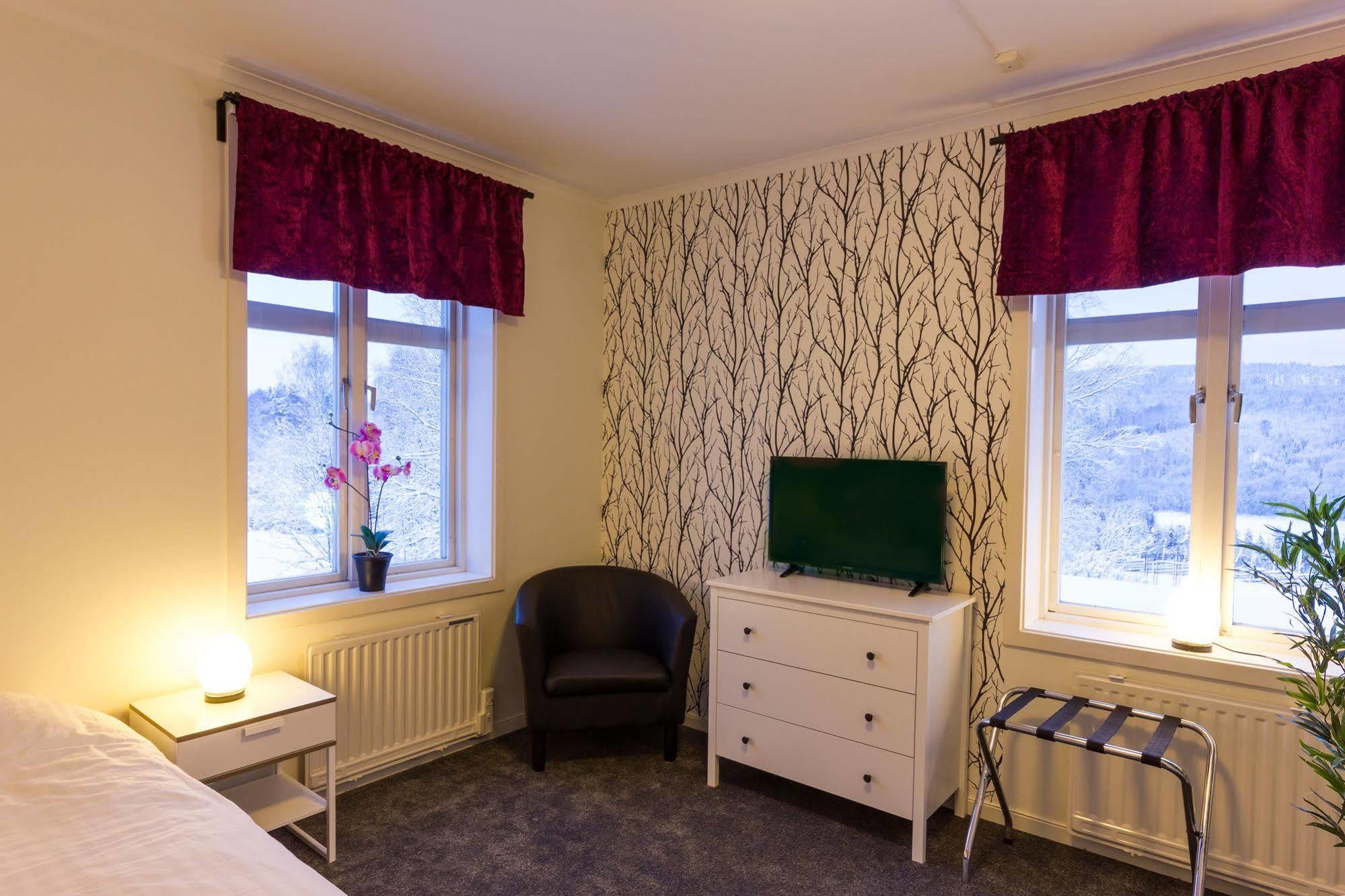 Hotell Restaurang Naemforsen Näsåker Екстериор снимка